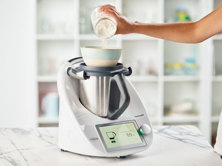 Vorwerk Thermomix TM6 in use - hands-on guided cooking demonstration