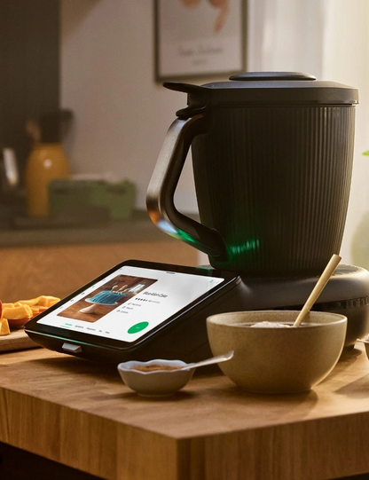 Vorwerk Thermomix TM7 - close-up of the 10-inch high-resolution touchscreen